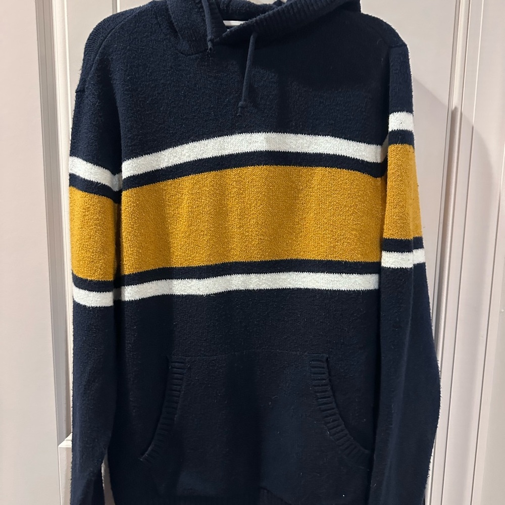 Old Navy Men's Sweater in Navy, Gold, and White